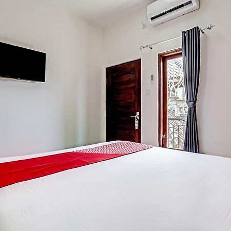 Oyo 91080 Kubu D&D Guesthouse Семіньяк Екстер'єр фото