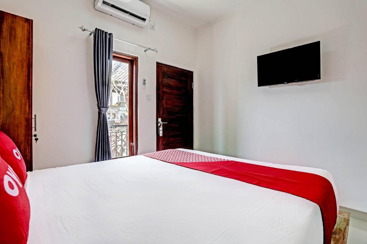Oyo 91080 Kubu D&D Guesthouse Семіньяк Екстер'єр фото
