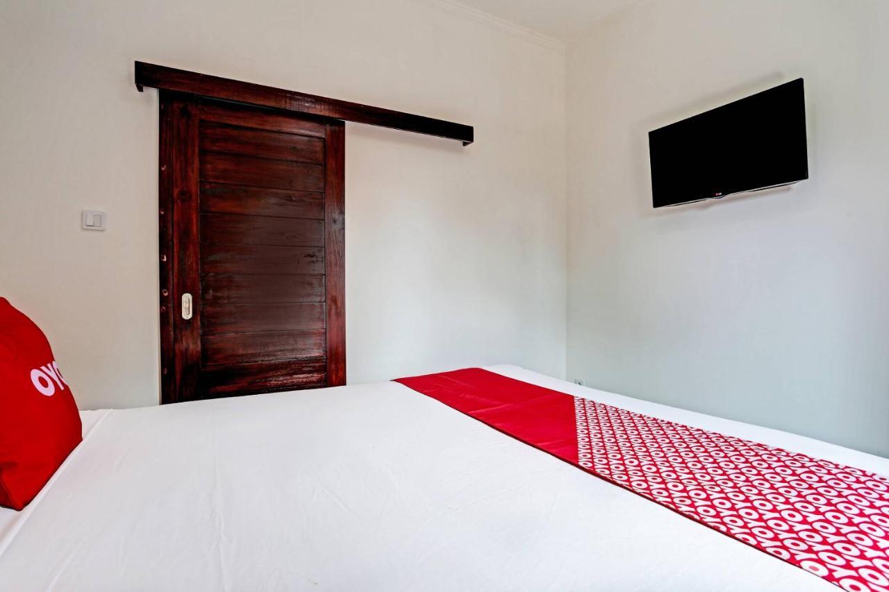 Oyo 91080 Kubu D&D Guesthouse Семіньяк Екстер'єр фото