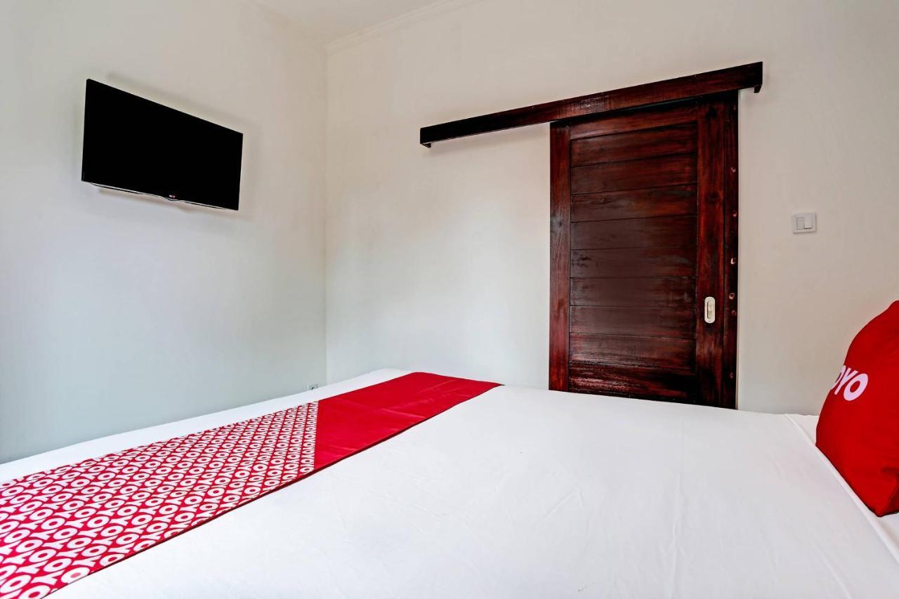 Oyo 91080 Kubu D&D Guesthouse Семіньяк Екстер'єр фото